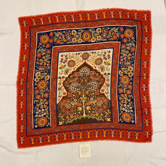 Accessories - New Metropolitan Museum of Art wool scarf  / shawl - Persian Flower with fringe